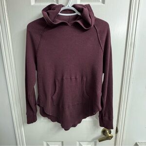 Aritzia TNA Women's Burgundy Hooded Waffle Knit Pullover Hoodie - Size S